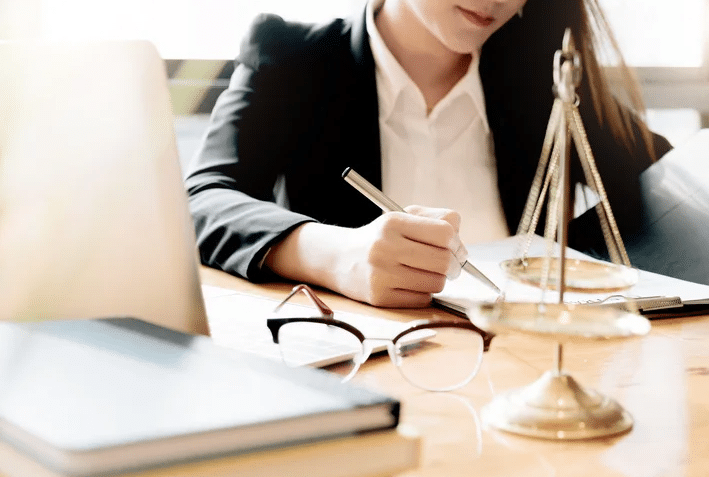 How To Become a Paralegal